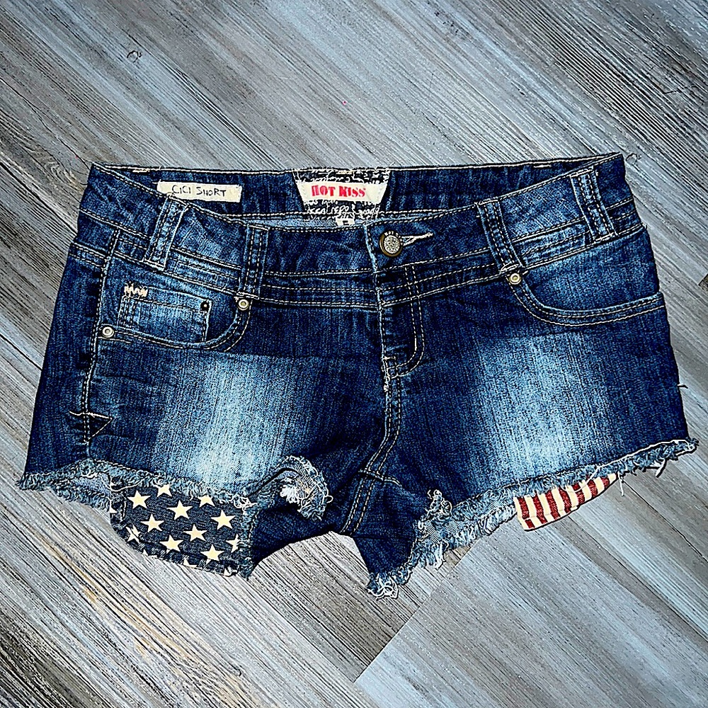 Hot Kiss Shorts with American Flag pockets. Sz 5